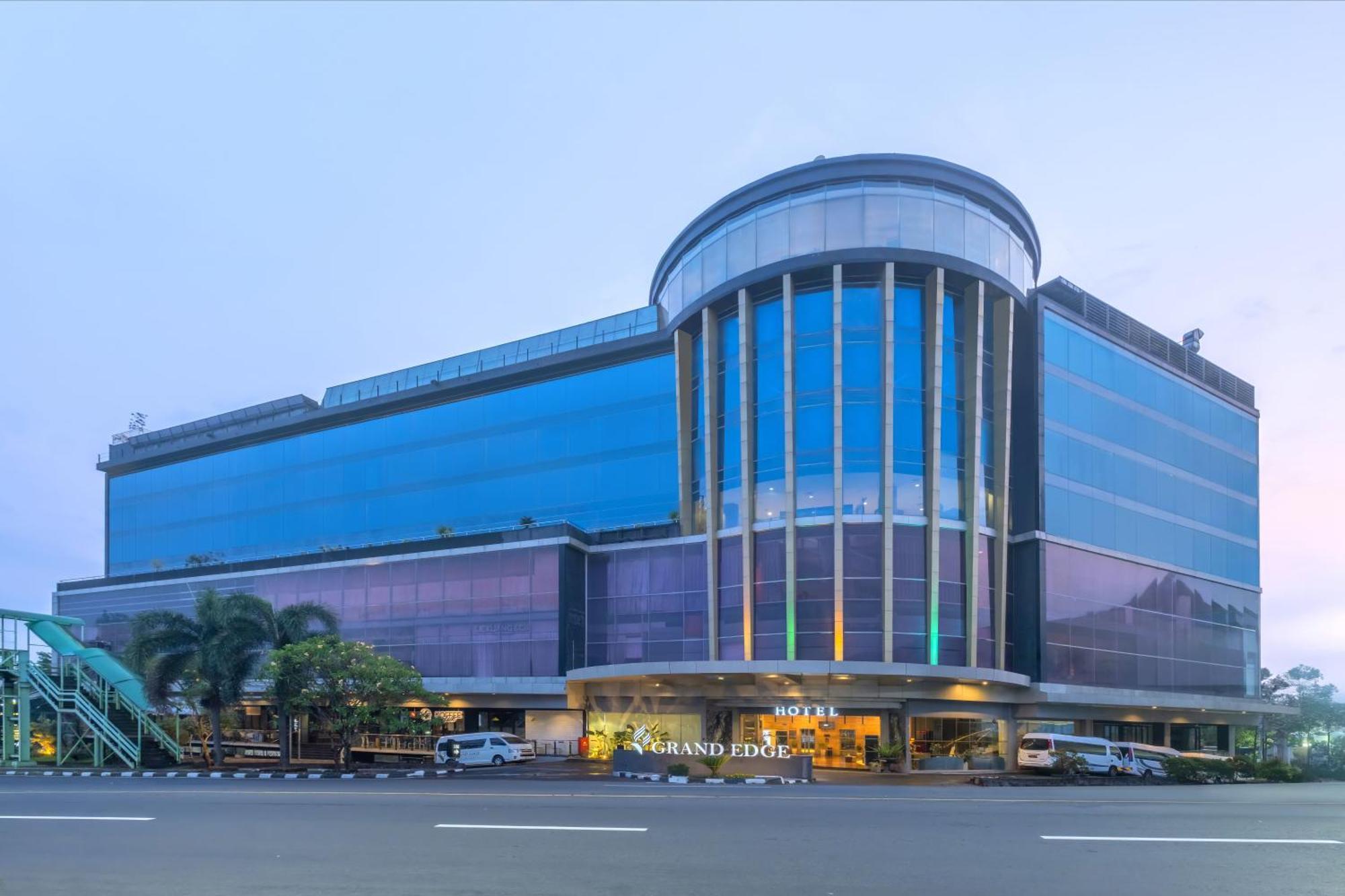 Grand Edge Hotel