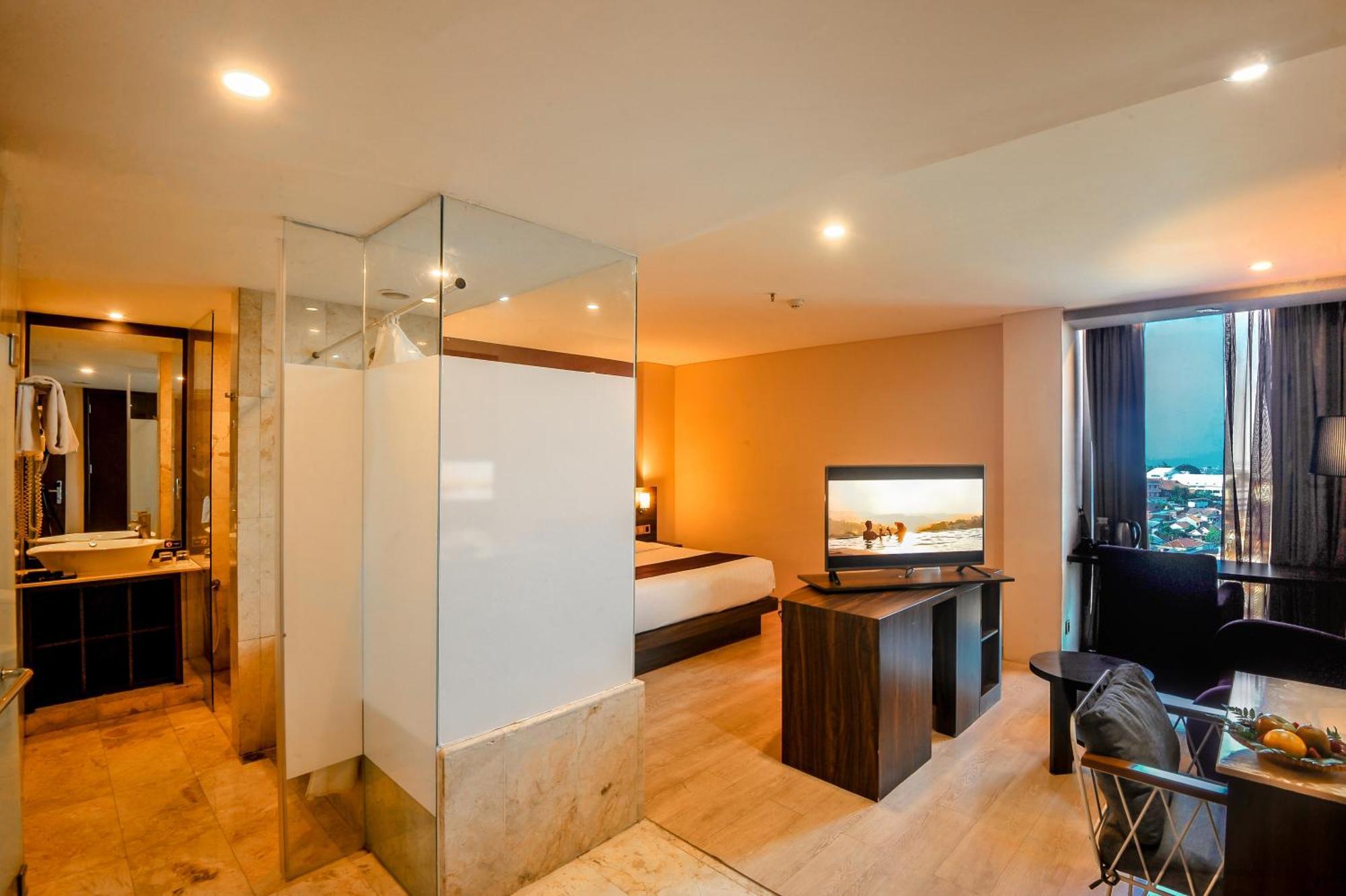 Grand Edge Hotel 4*