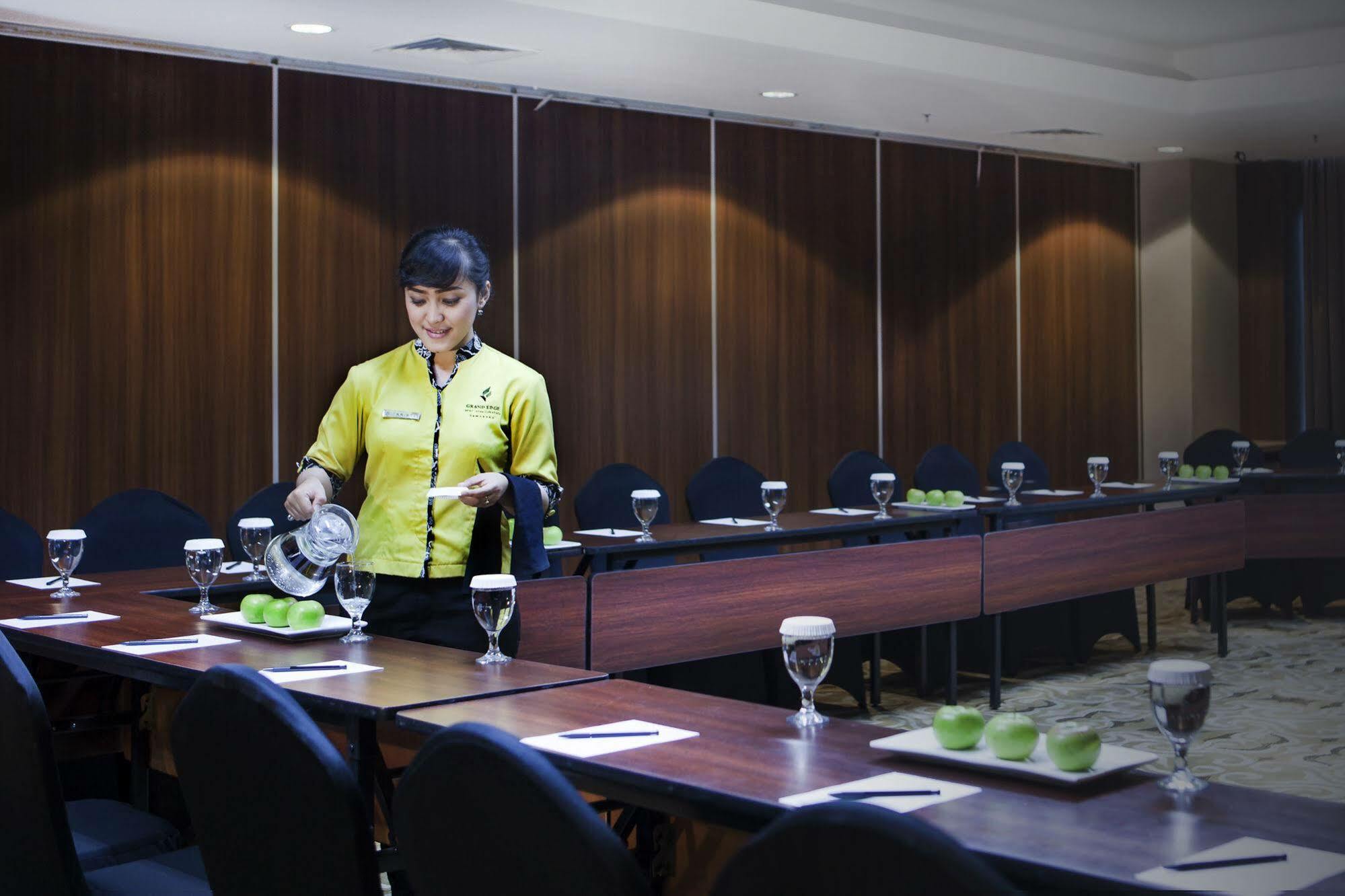 Grand Edge Hotel